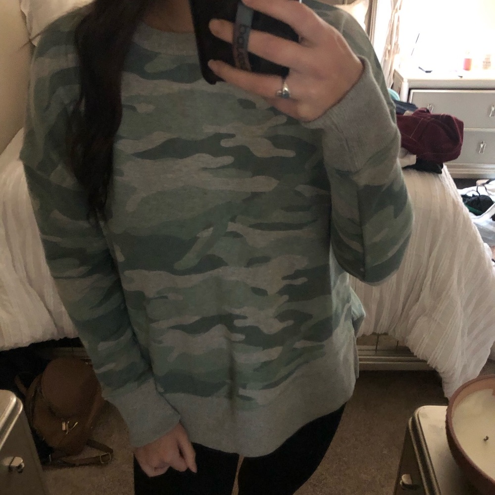 Cameo crewneck